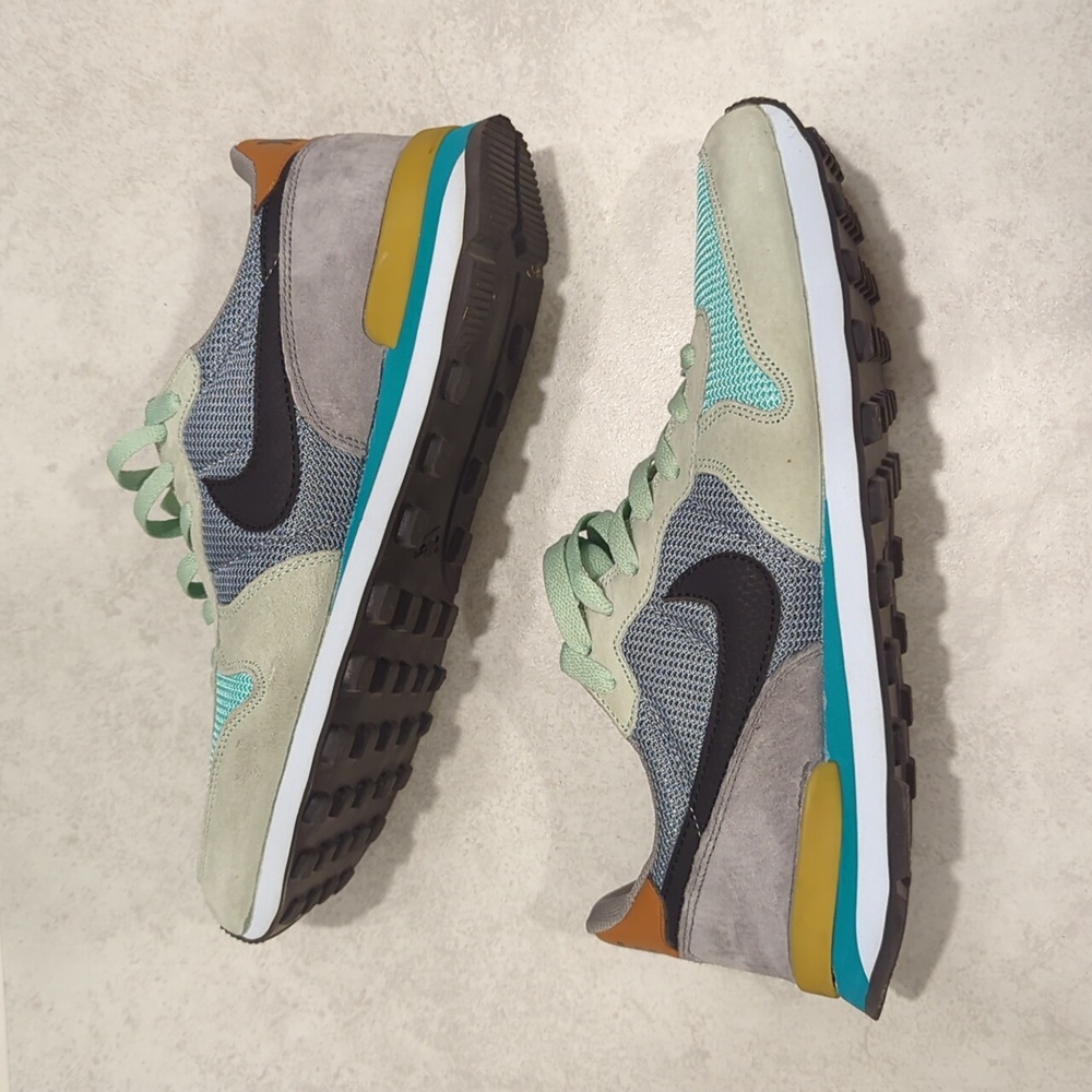 Nike internationalist sneakers